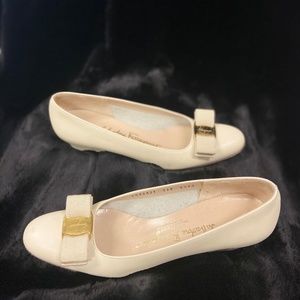 Salvatore Ferragamo ~ Vara ~ Bone ~ Size 6.5